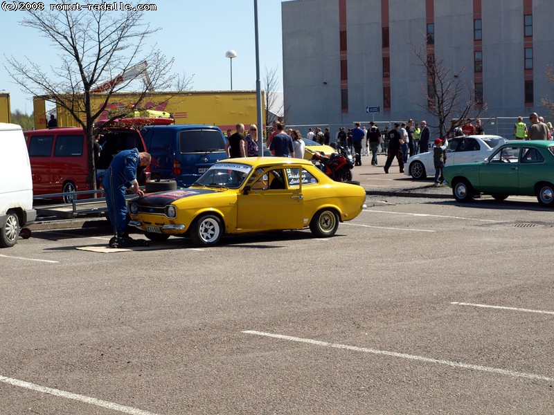 Keltainen Ford Escort MK1