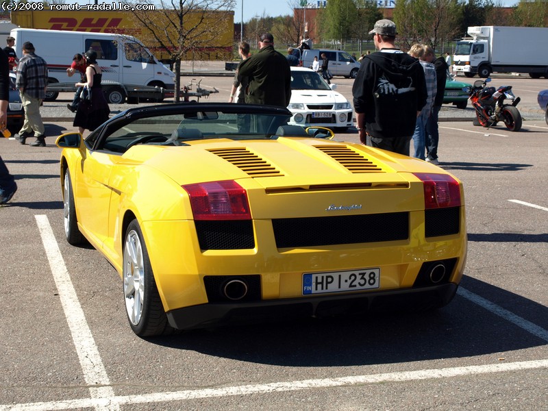 Lamborghini Keltainen