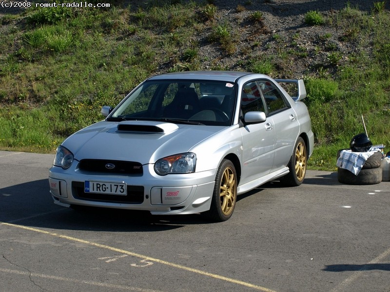 Hopeinen Subaru Impreza STi