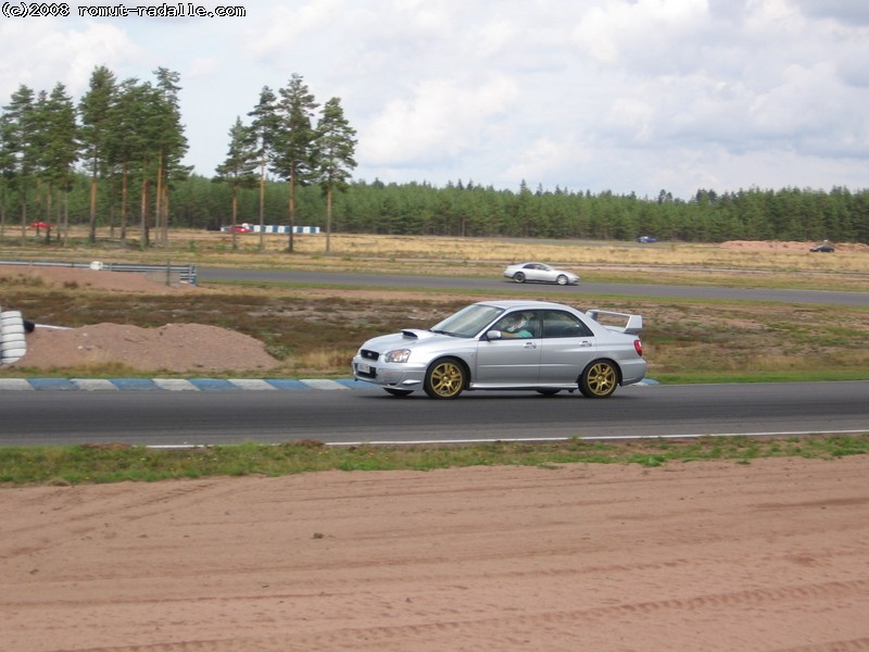 Hopeinen Subaru Impreza STi