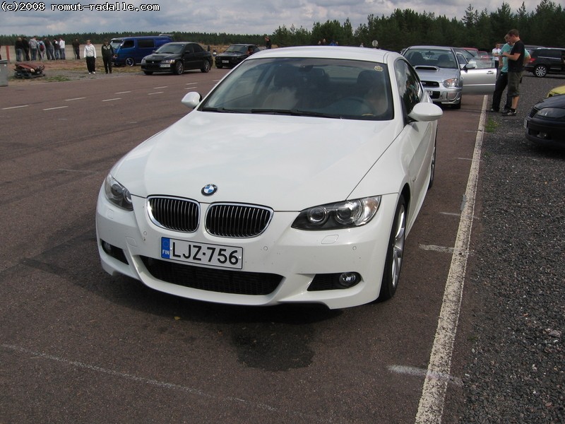 Valkoinen BMW