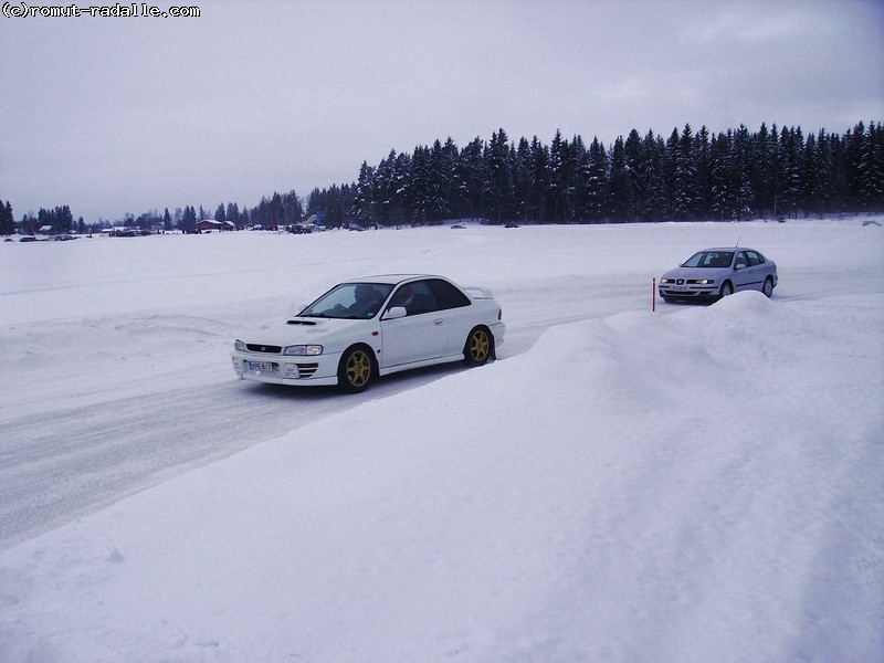 Valkoinen Subaru Impreza