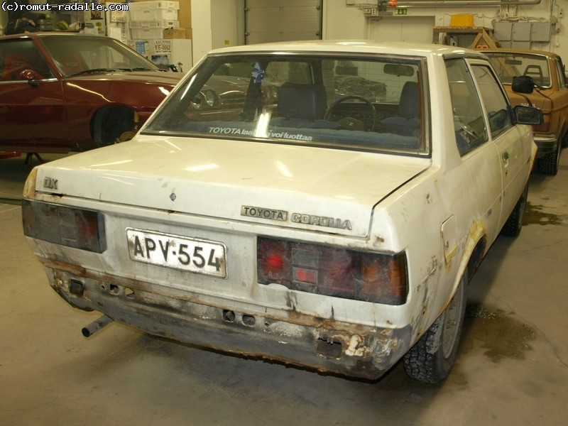 Toyota Corolla KE70 DX, Valkoinen