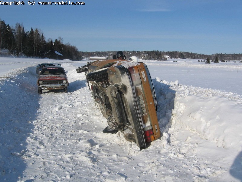 Volvo kyljellään