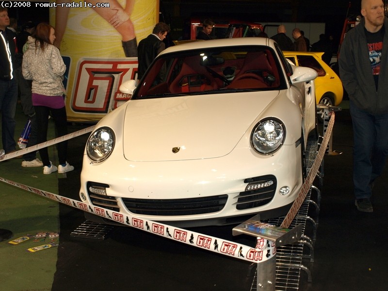 Valkoinen Porsche