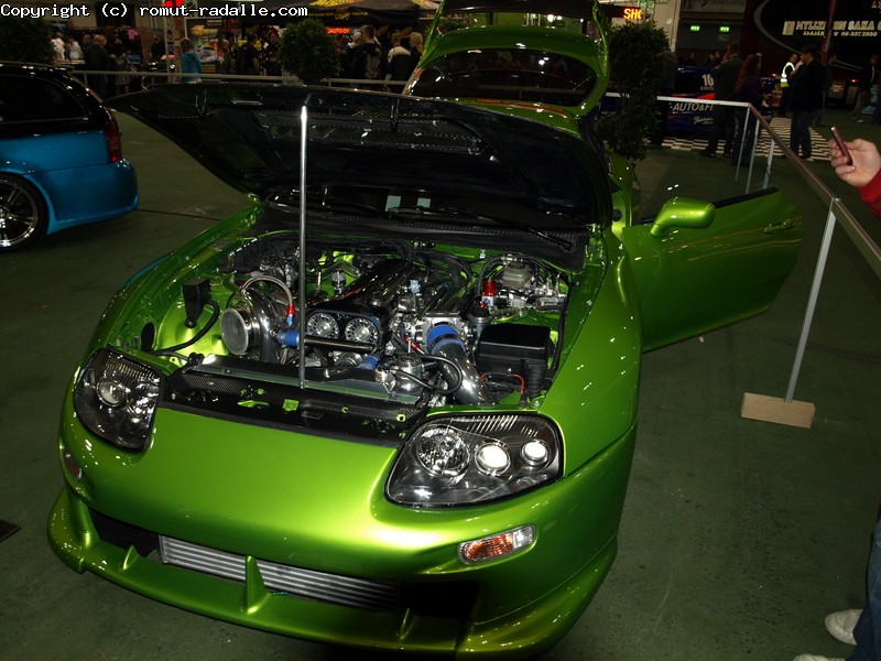 Vihreä Toyota Supra