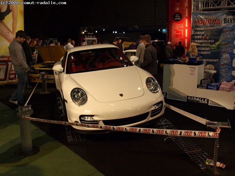 Valkoinen Porsche