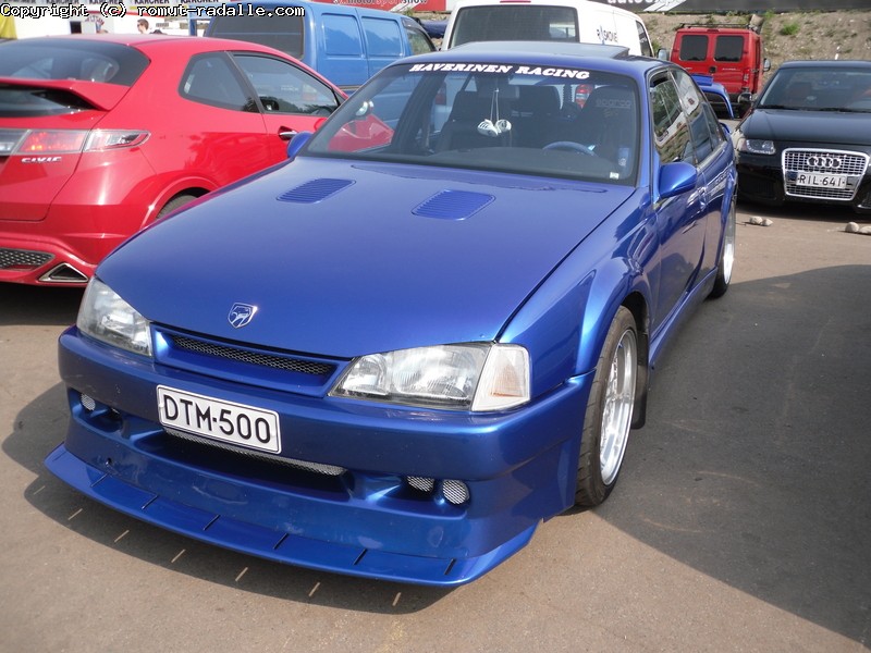 Sininen Opel Omega DTM-500