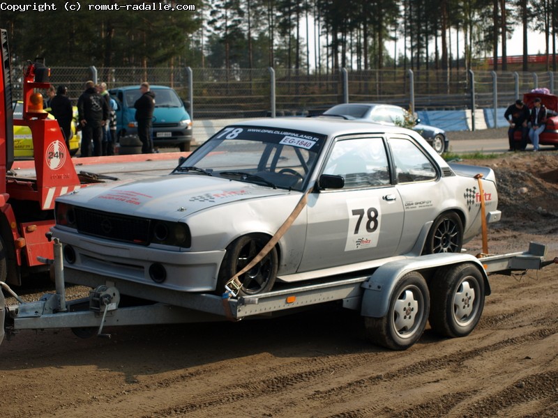 Harmaa Opel Ascona