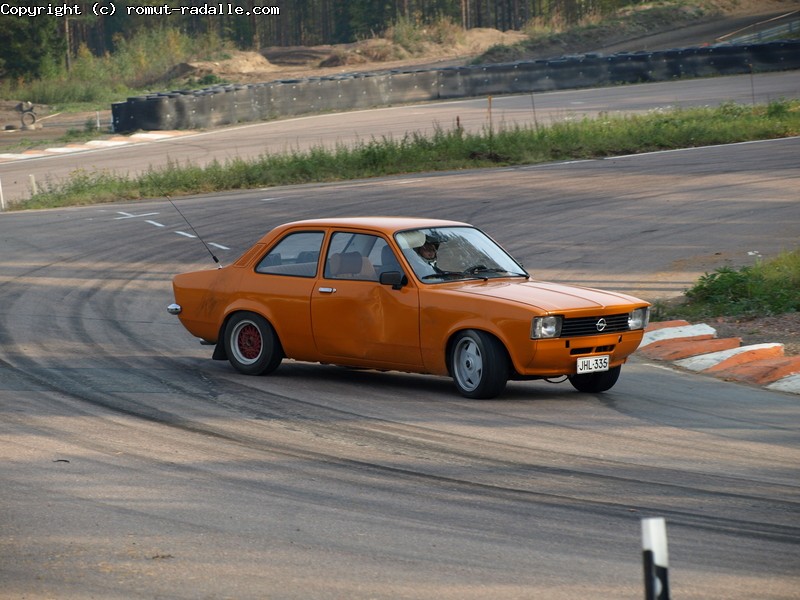 Oranssi Opel Kadett C