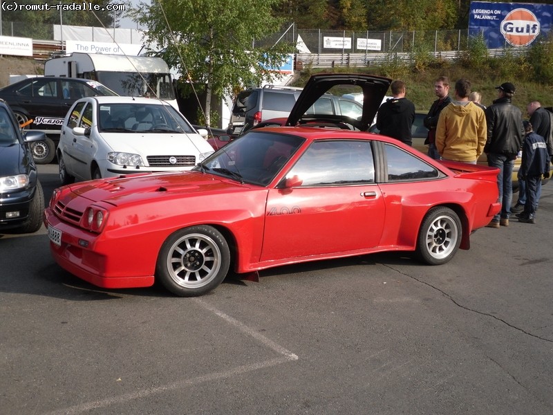 Opel Manta B 400, Punainen