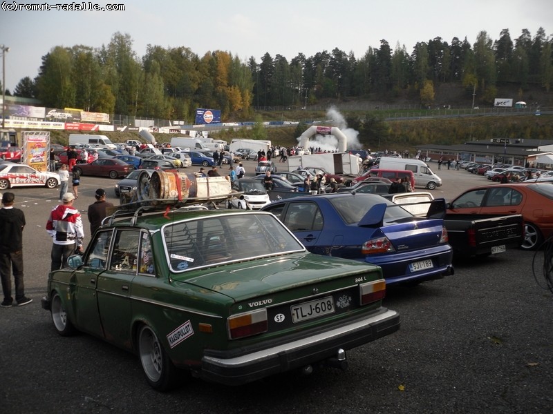 Vihreä Volvo 244L