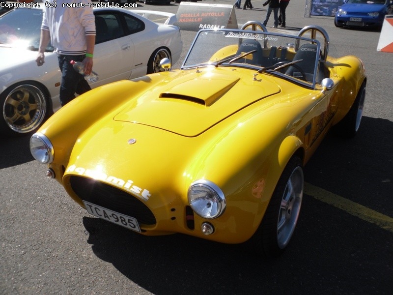 Sporttiauton AC Cobra -replica Autronic SM4 biturbo