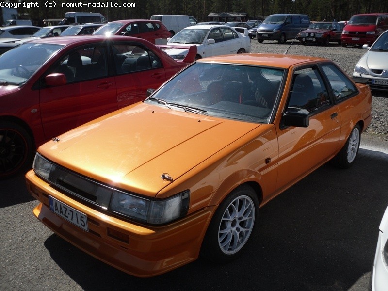 Oranssi Toyota Corolla AE86 GT Twin Cam