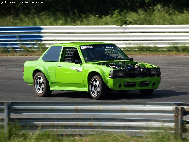 Vihreä Toyota Corolla KE70 4AGE turbo