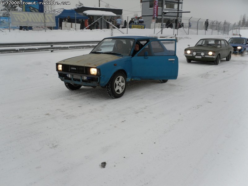 Sininen Toyota Corolla DX Turbo