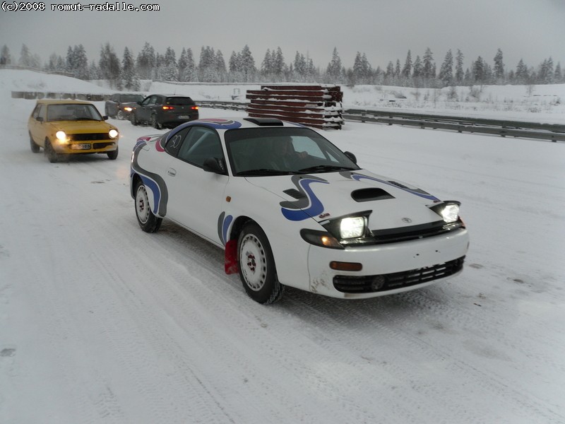 Valkoinen Toyota Celica