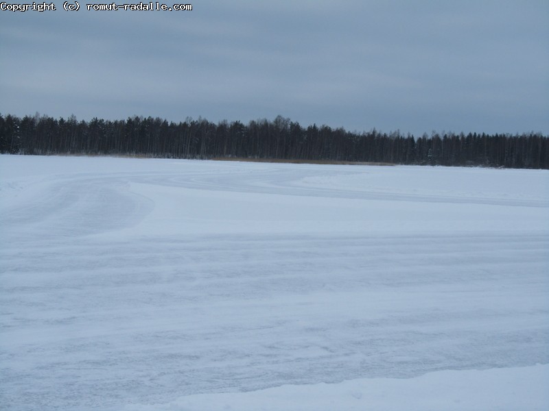 Varikolle tulo ja pääsuoralle tuova mutka.