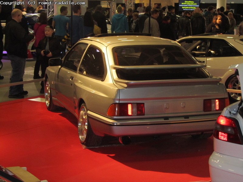 Hopeanharmaa Ford Sierra mk1 hatchback