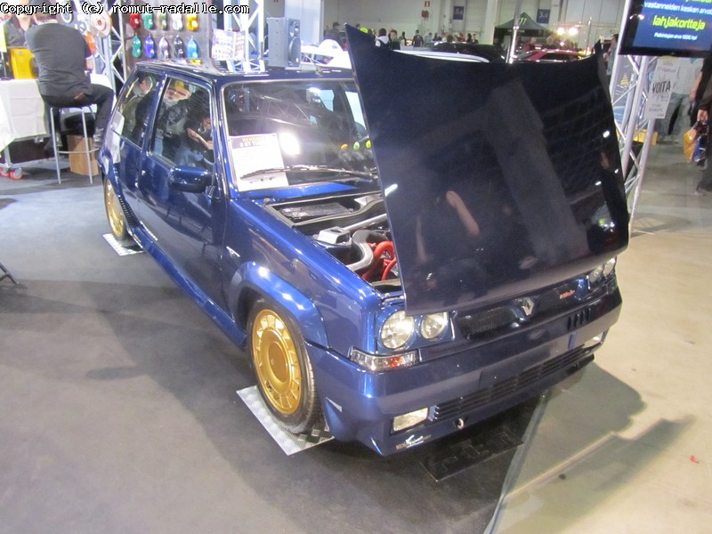 Sininen Renault 5 GT Turbo