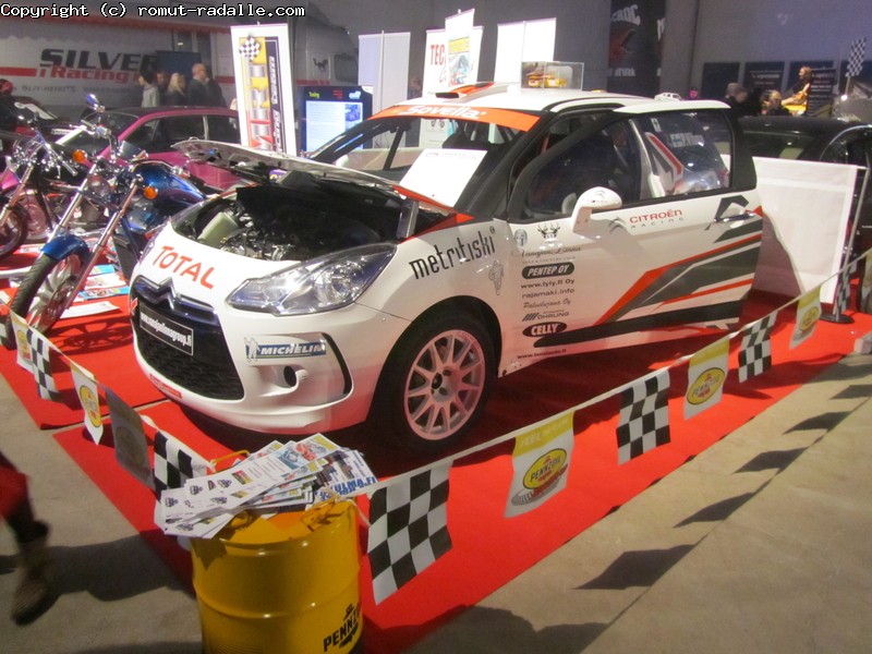 Valkoinen Citroen Racing kilpuri