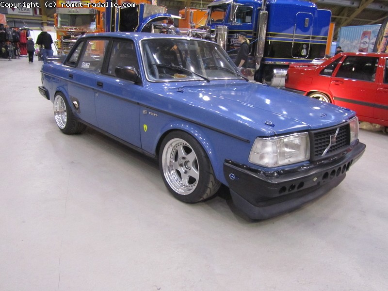 Sininen Volvo