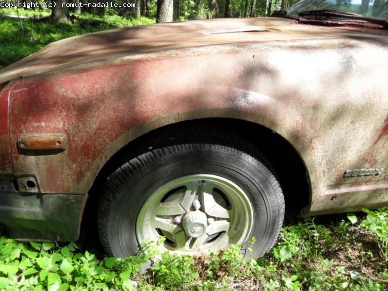 Datsun 280ZX vasen etulokasuoja