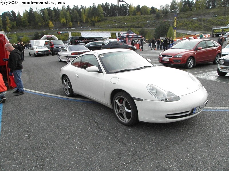 Valkoinen Porsche