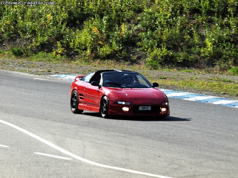 Punainen MR2 SW20