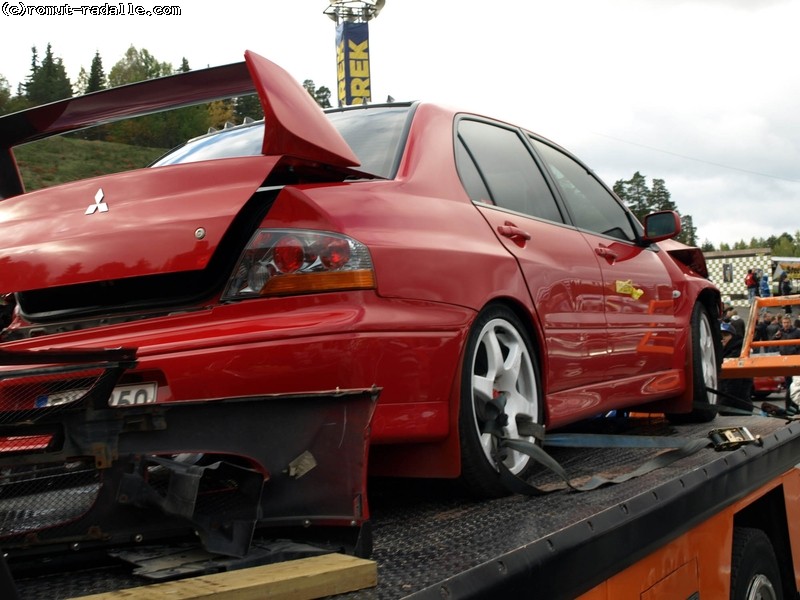 Perä kolaroitu, Mitsubishi Lancer Evo 8