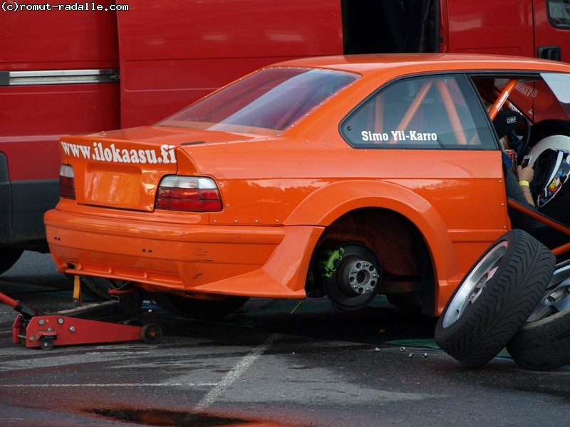 Oranssi BMW