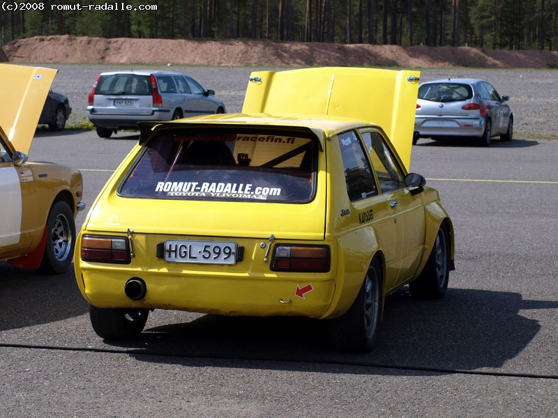 Toyota Starlet KP60 1980. Rear view. Takaapäin. TRD N1 levikkeet