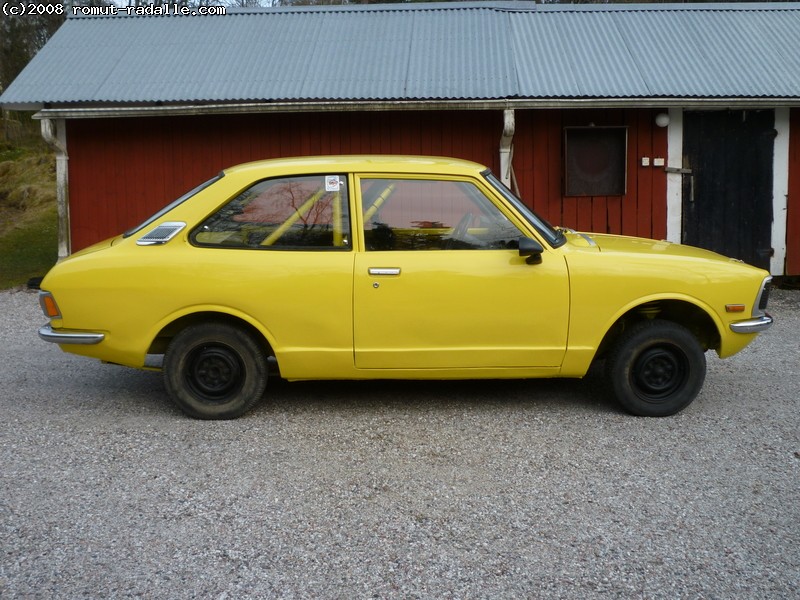 Keltainen Corolla maalattuna