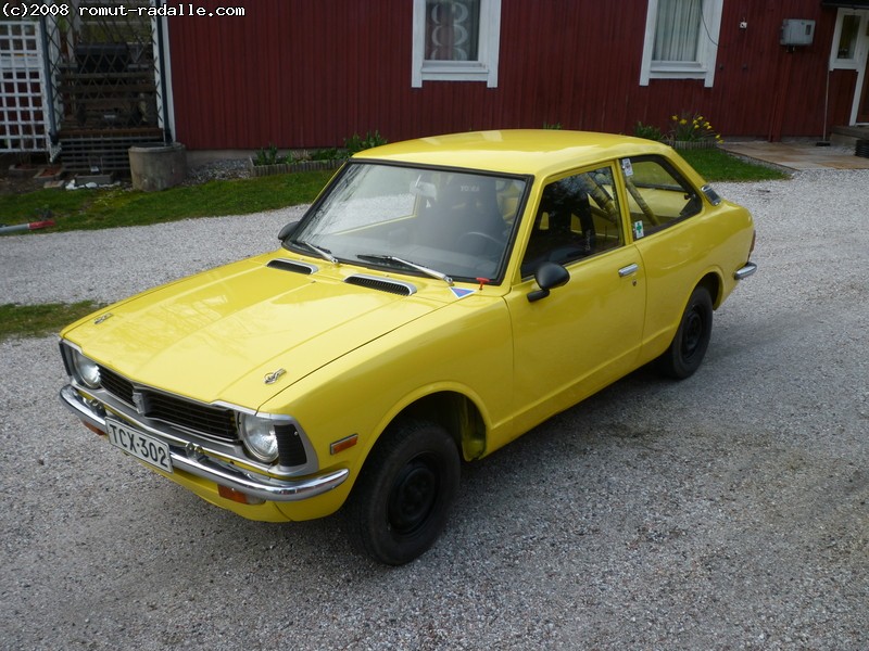 Keltainen Corolla maalattuna