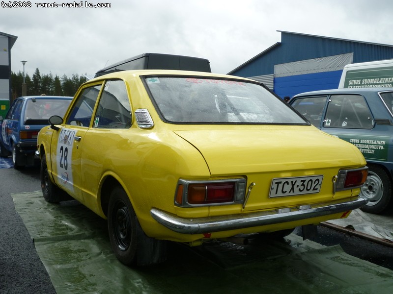 Keltainen Pikku-Corolla