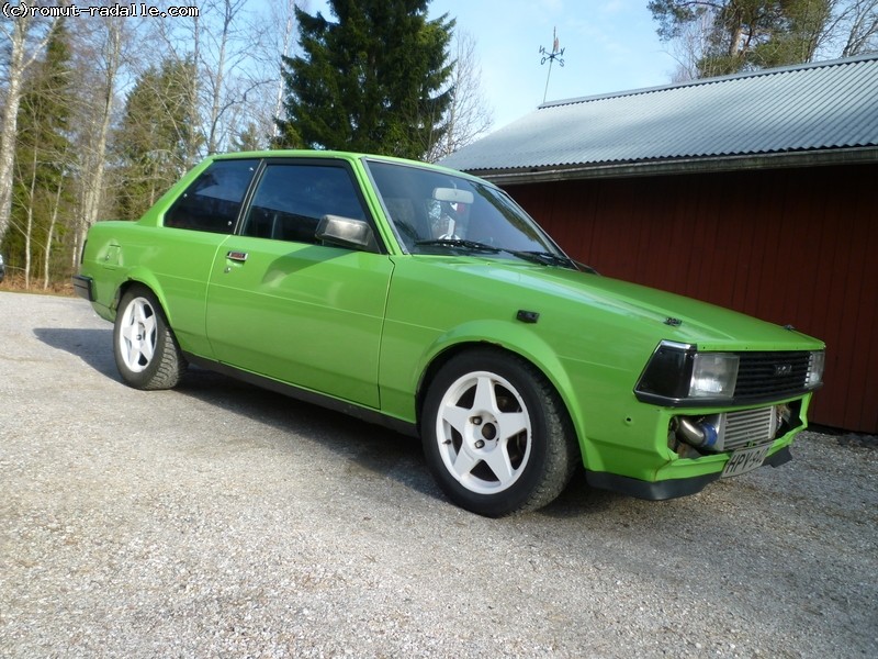 Vihreä Toyota Corolla KE70 DX