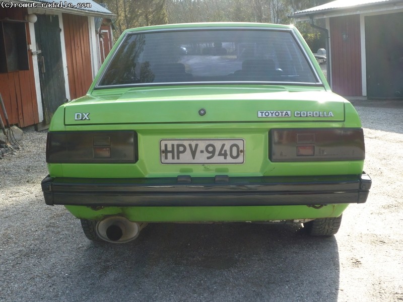 Vihreä Toyota Corolla KE70 DX