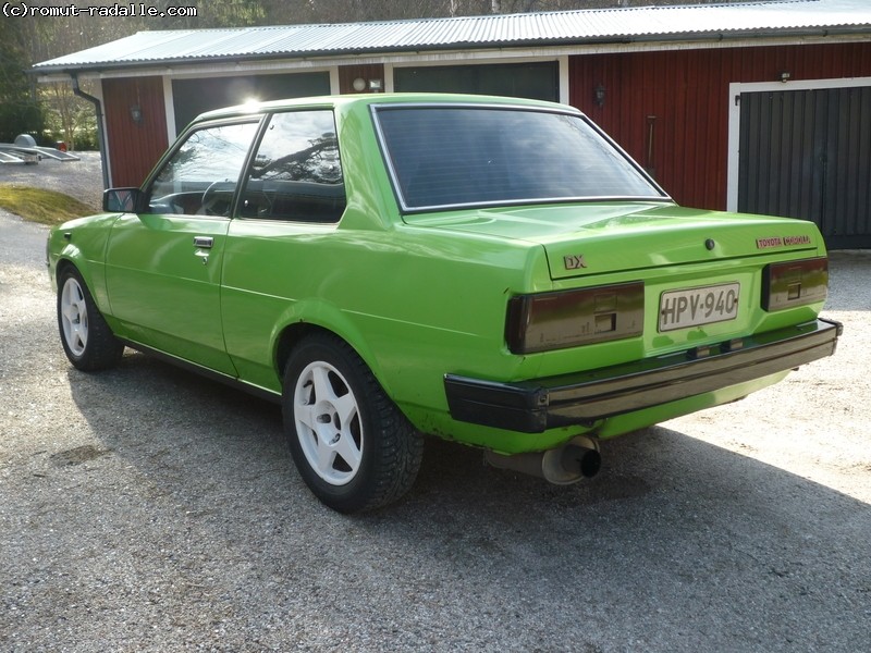 Vihreä Toyota Corolla KE70 DX