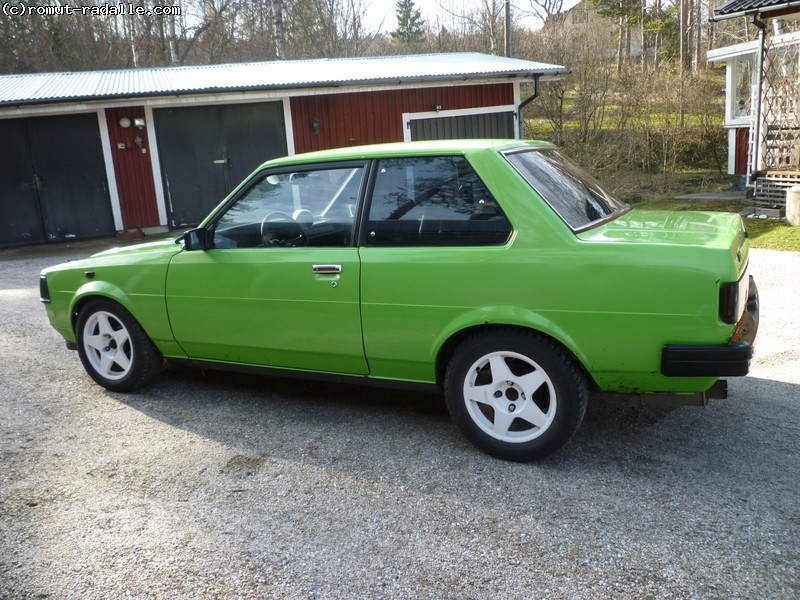 Vihreä Toyota Corolla KE70 DX