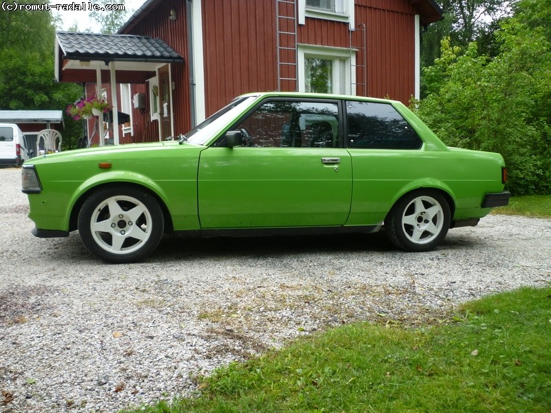 Vihreä Toyota Corolla KE70 DX