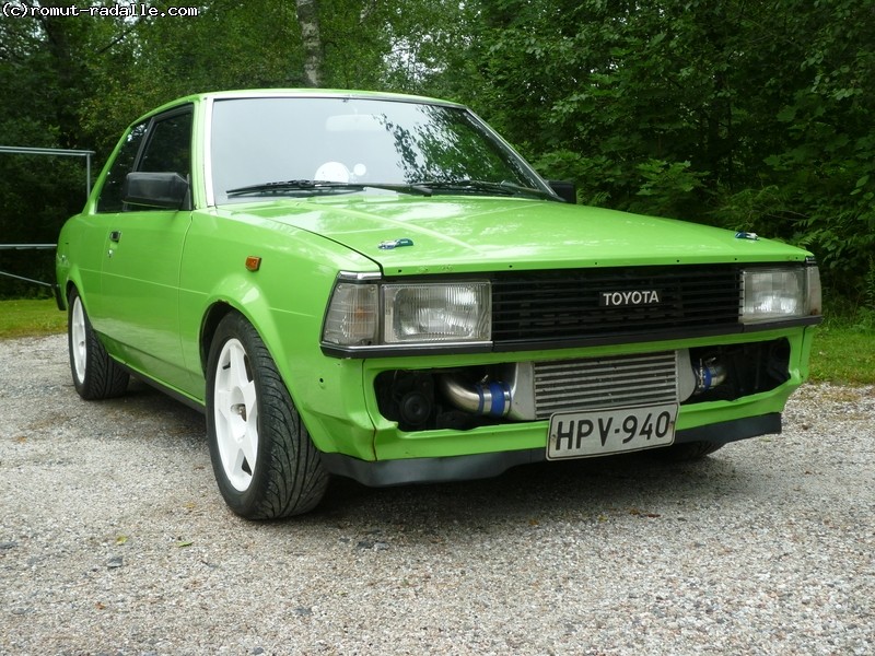 Vihreä Toyota Corolla KE70 DX