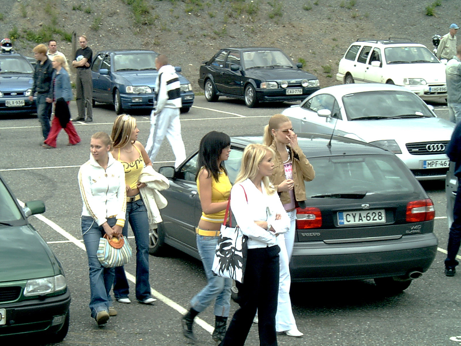 Glamour ratapÃ¤ivÃ¤ 19.06.2004 Ahvenisto, Autot ja nuoret naiset...