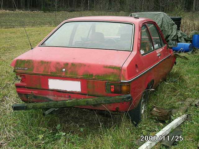 Ford Escort MKII 1.3, Escort lepÃ¤Ã¤ Henkan pihalla.