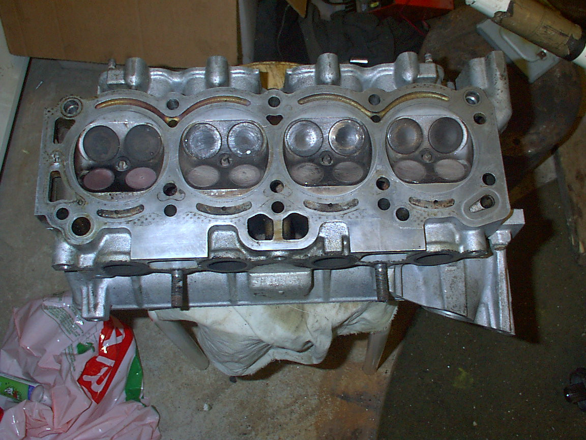 Starletin moottori 2004-2006, 16.8.2004, 4A-GE Kansi (isokanavainen) ok kunnossa, pientÃ¤ puhdistusta ja takaisin kiinni.