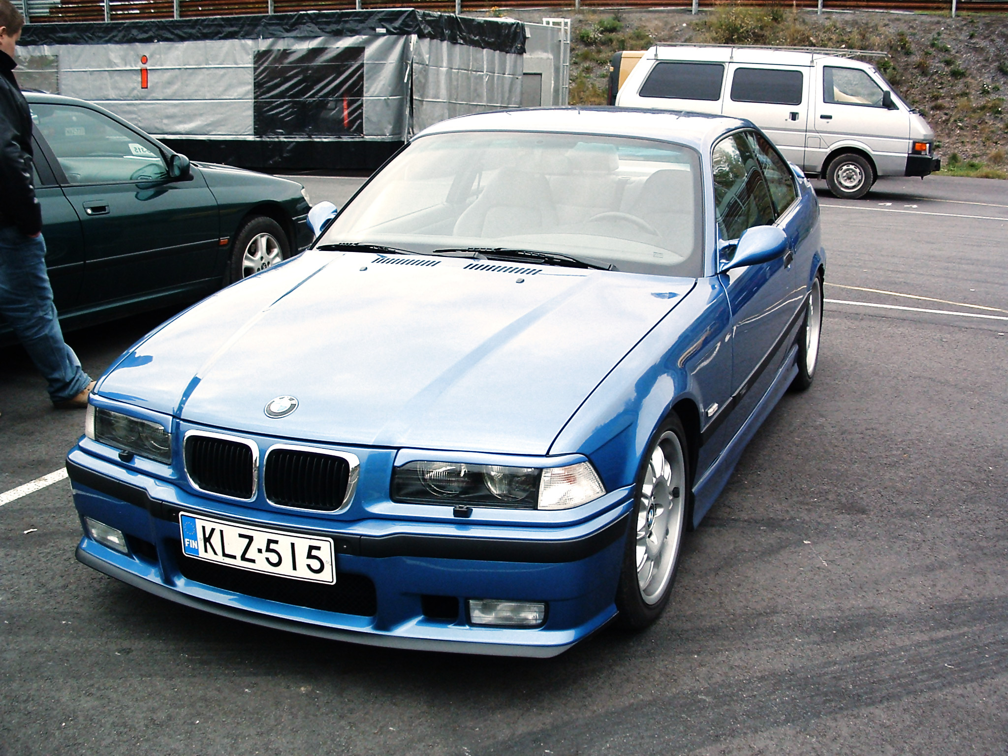 Radalle.com ratapÃ¤ivÃ¤ 3.10.2004, Sininen BMW E36 Coupe