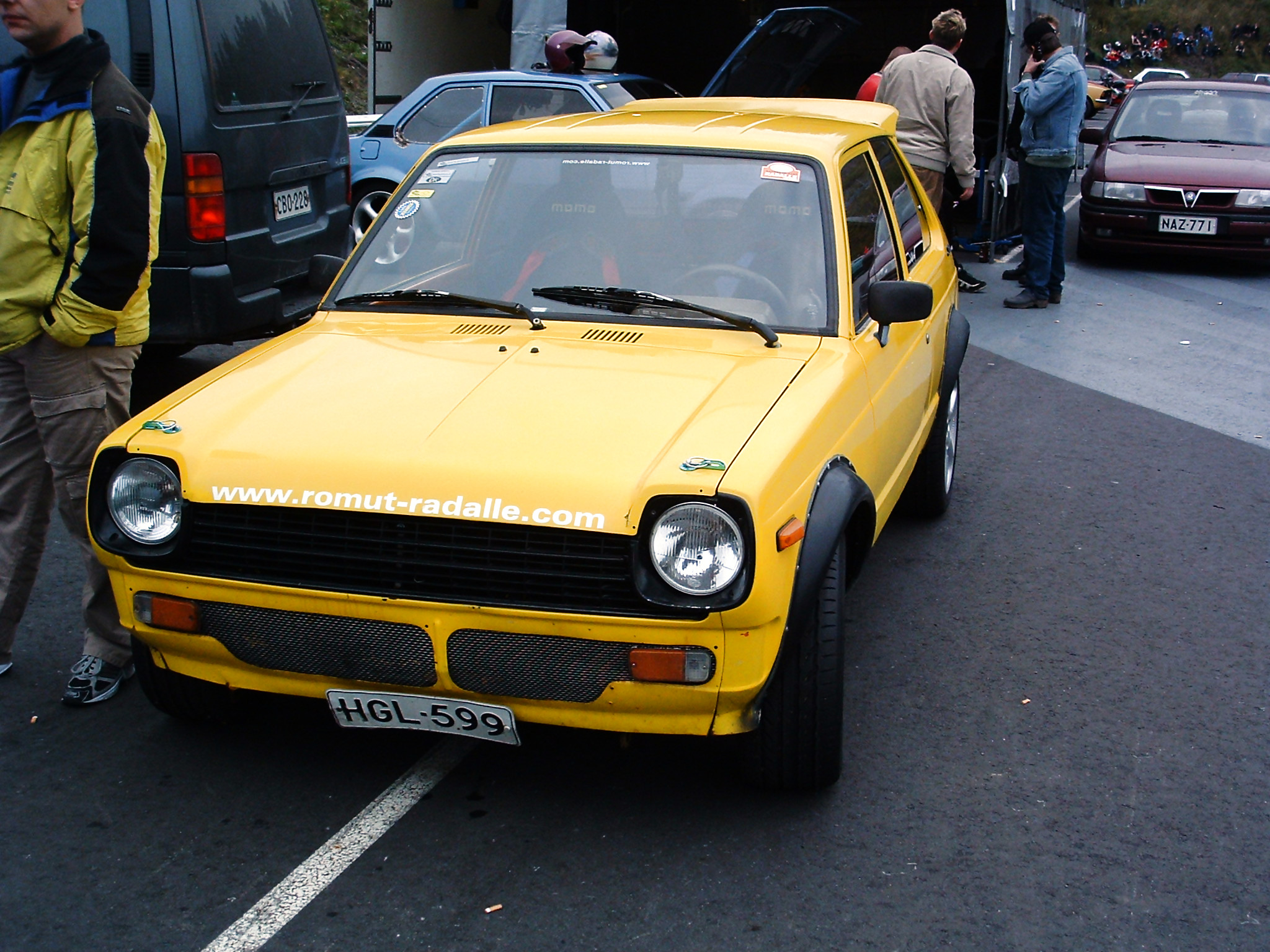 Radalle.com ratapÃ¤ivÃ¤ 3.10.2004, Keltainen KP60 Toyota Starlet