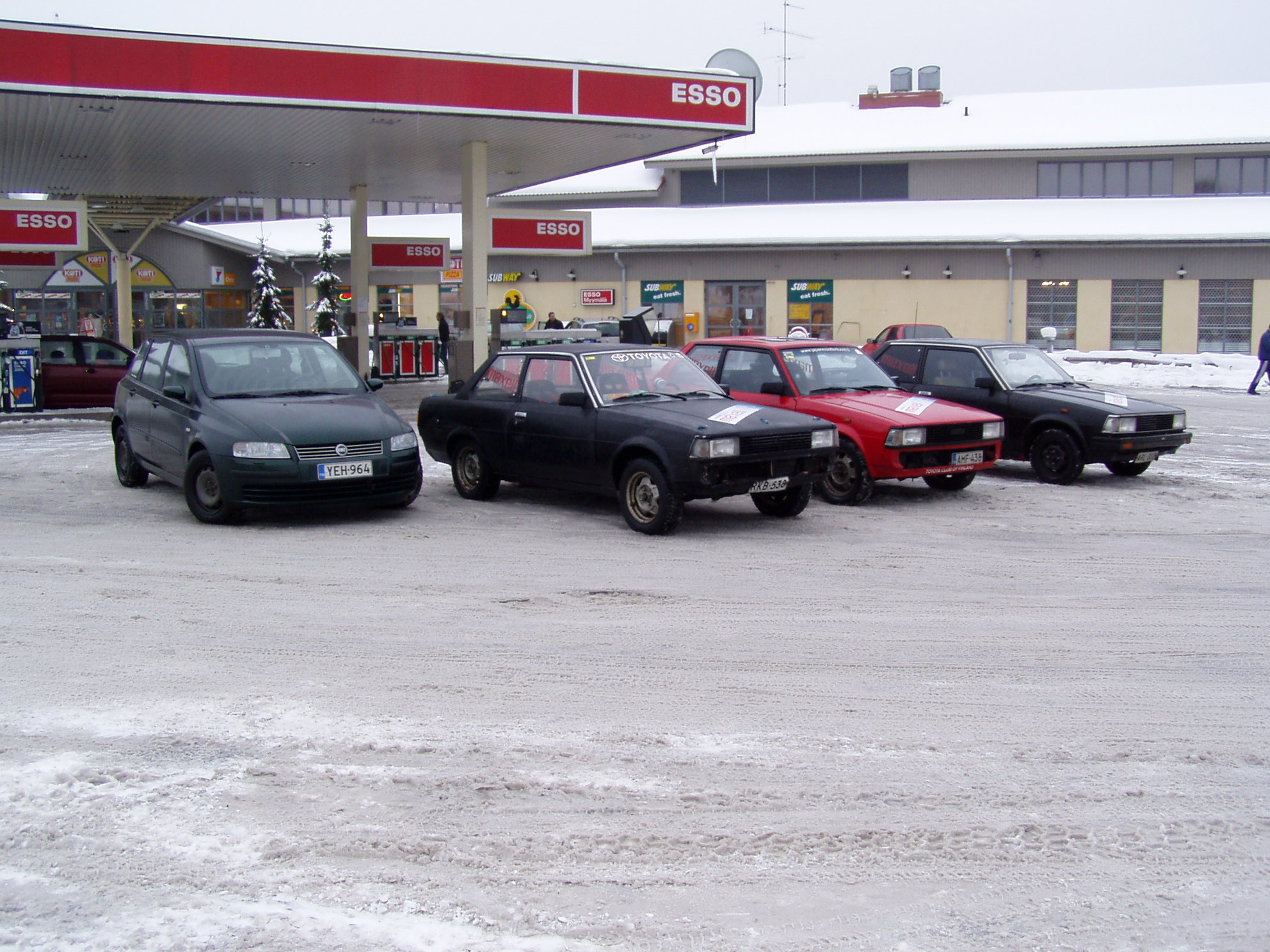 Radalle.com jÃ¤Ã¤ratapÃ¤ivÃ¤t 5.2.2005, HyvinkÃ¤Ã¤, Esso myllykukko. Deksut ja huoltoauto