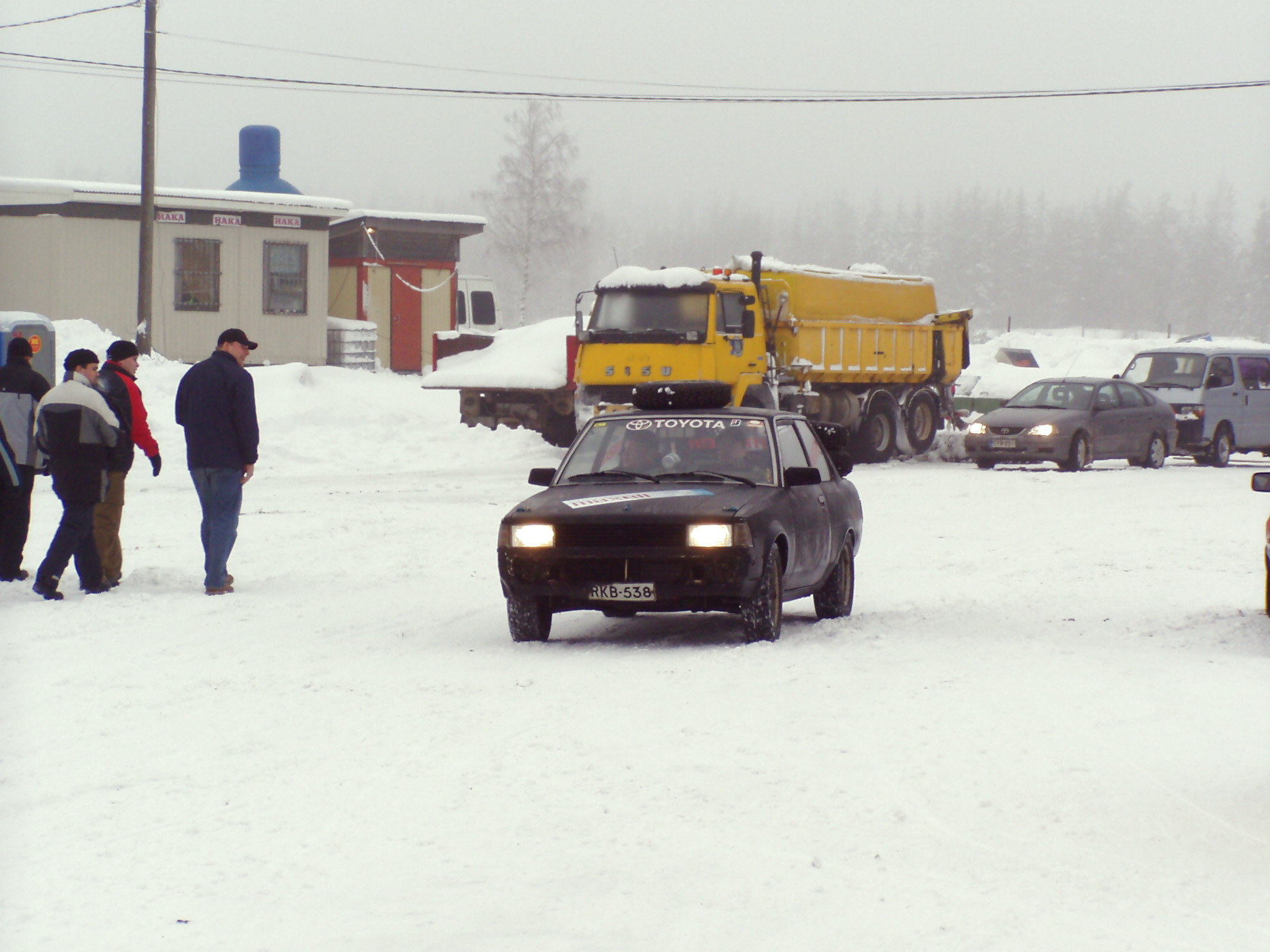 Radalle.com jÃ¤Ã¤ratapÃ¤ivÃ¤t 5.2.2005, HyvinkÃ¤Ã¤, KE70 Corolla, mattamusta