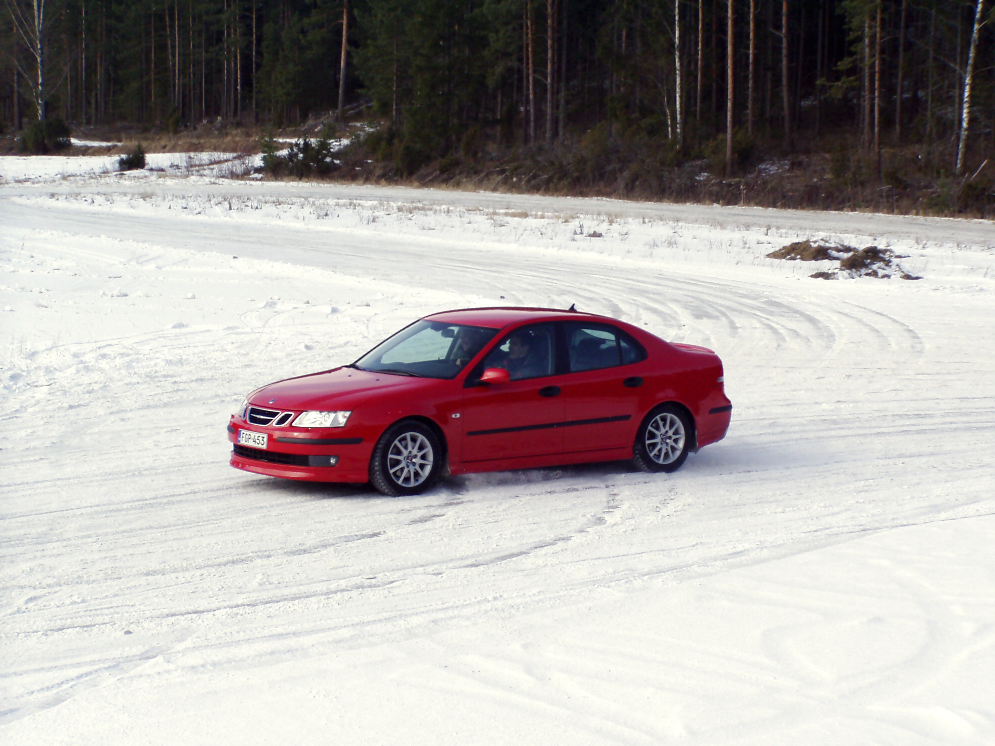 X-Treme talviajot 12.3.2005, Punainen Saab jÃ¤Ã¤radalla
