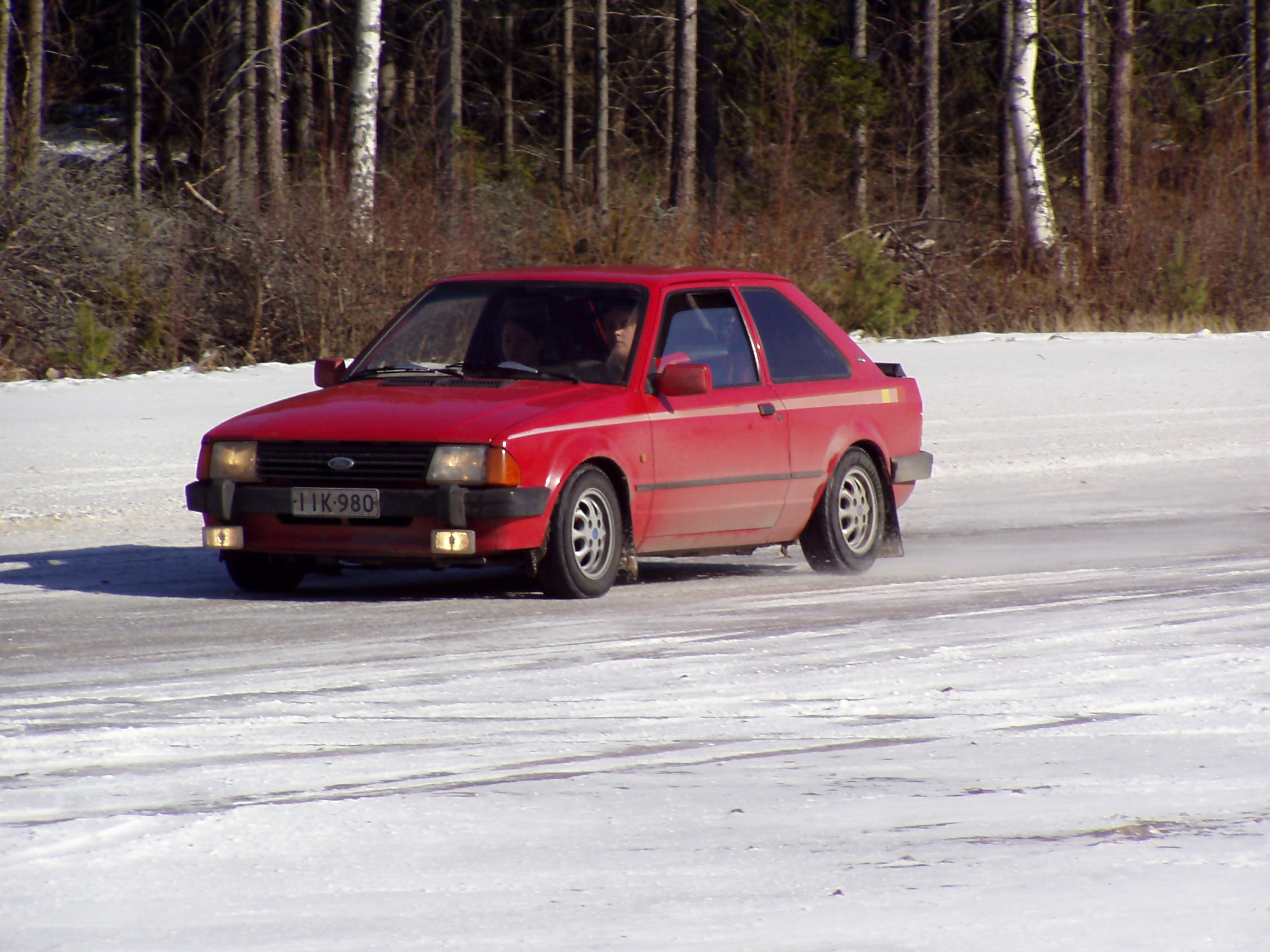 X-Treme talviajot 19.3.2005, Punainen Ford Escort